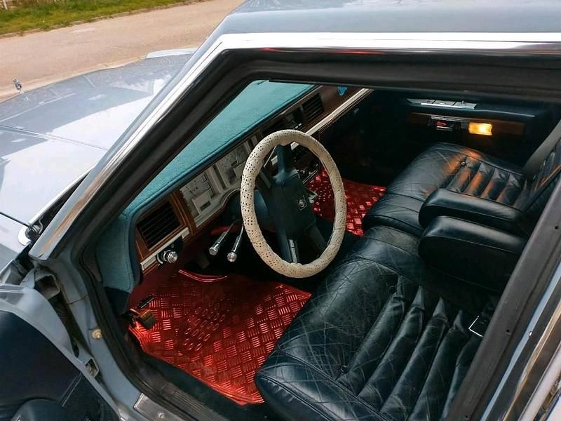 Używany Ford V8 139 KM (102 kW) 1988 Niebieski Sedan/Limuzyna