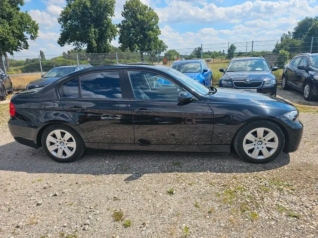 Gebraucht BMW 320 150 PS (110 kW) 2007 Schwarz Limousine