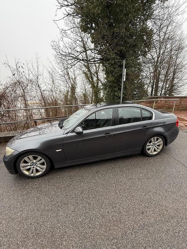 Grau Gebraucht 2007 BMW 325 Limousine | 2.300 € (Fairer Preis) - Bild 1/4