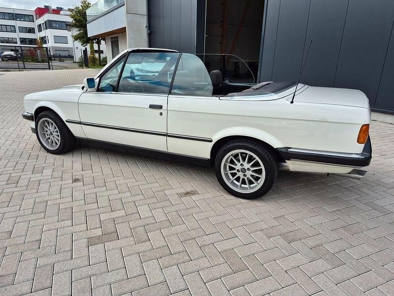 Gebraucht BMW 325 Performance 171 PS (125 kW) 1987 Weiß Cabrio