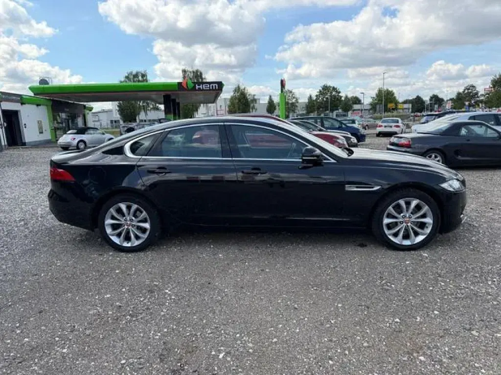 Gebraucht Jaguar XF Prestige 179 PS (131 kW) 2018 Santorini black (metallic) Limousine