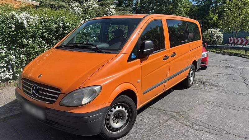 Orange Gebraucht 2006 Mercedes Vito Van / Kleinbus | 2.600 € (Guter Preis) - Bild 1/4
