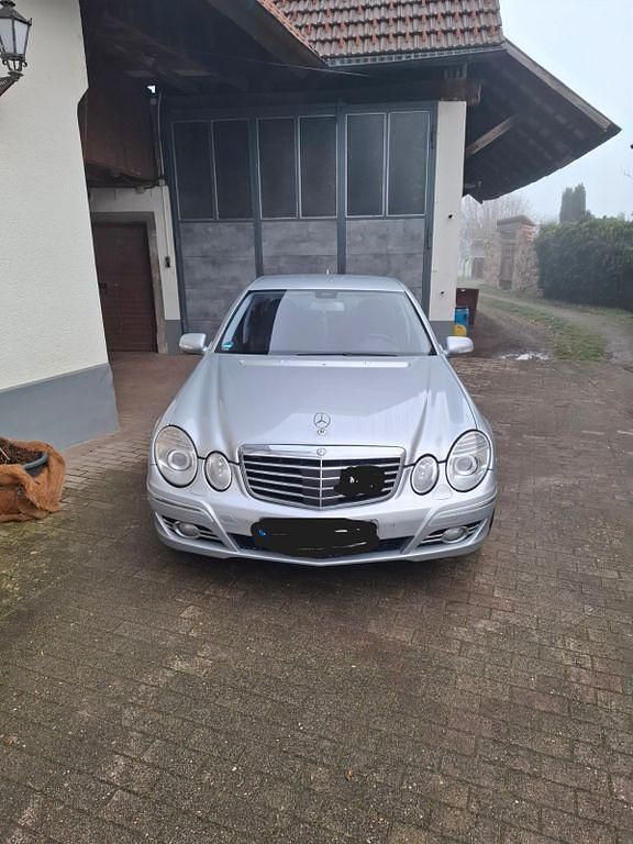 Gebraucht Mercedes E300 Avantgarde 211 PS (155 kW) 2009 Silber Limousine