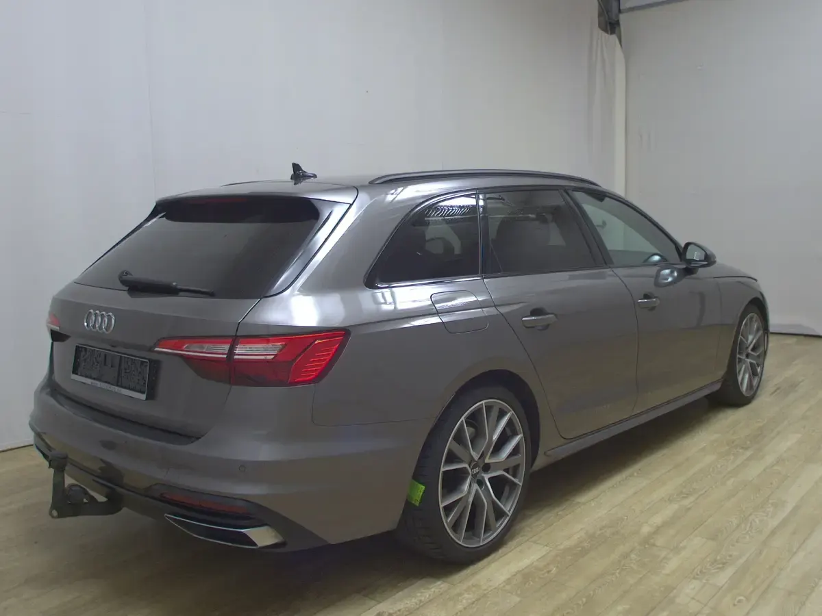 Gebraucht Audi A4 Advanced 190 PS (139 kW) 2020 Grau Kombi