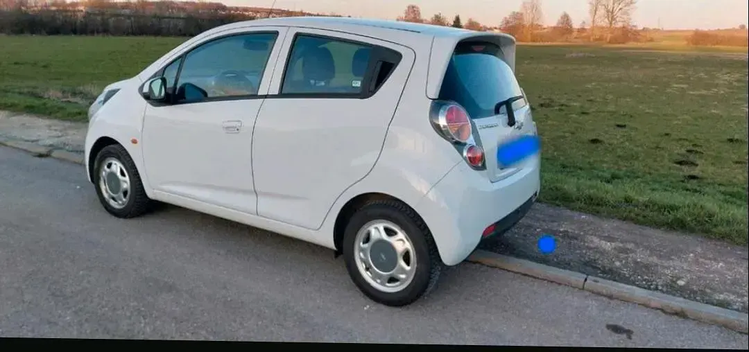 Gebraucht Chevrolet Spark 68 PS (50 kW) 2010 Weiß Kleinwagen