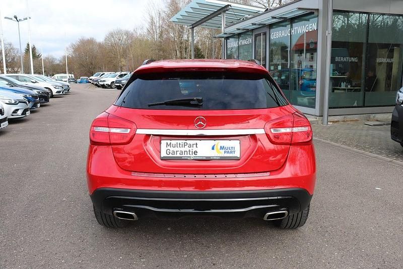 Gebraucht Mercedes GLA250 Night 211 PS (155 kW) 2015 Jupiterrot  unilack SUV