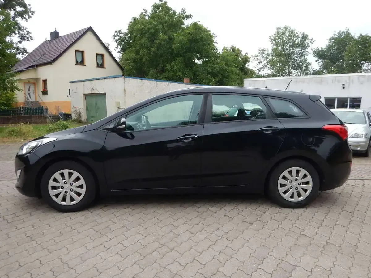Gebraucht Hyundai i30 Classic 110 PS (80 kW) 2016 Schwarz Kombi