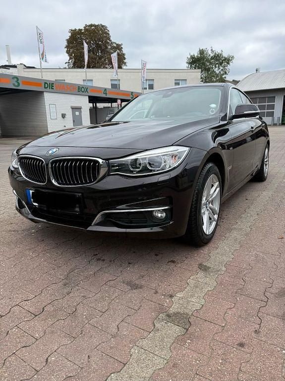 Schwarz Gebraucht 2015 BMW 320 Gran Turismo Luxury Line Limousine | 17.400 € (Fairer Preis) - Bild 1/4