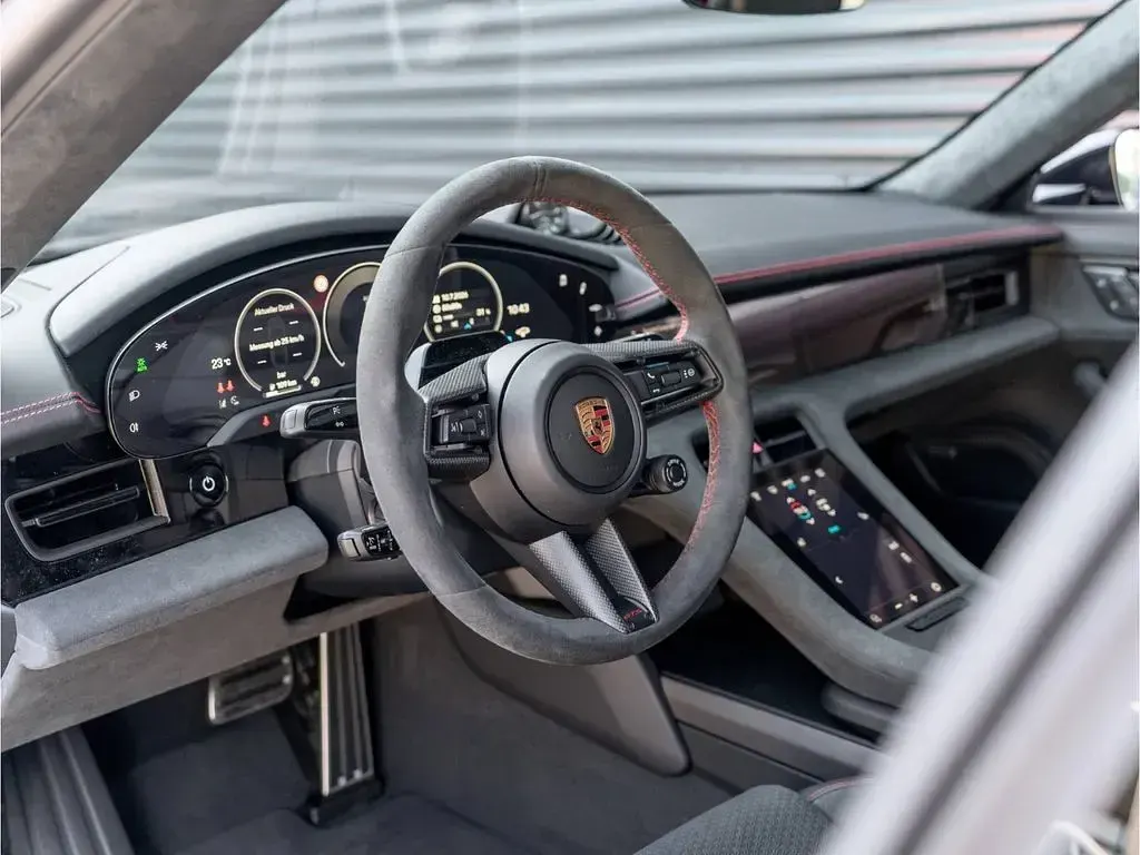 Neu Porsche Taycan GTS 514 kW (700 PS) 2026 Schwarz Limousine