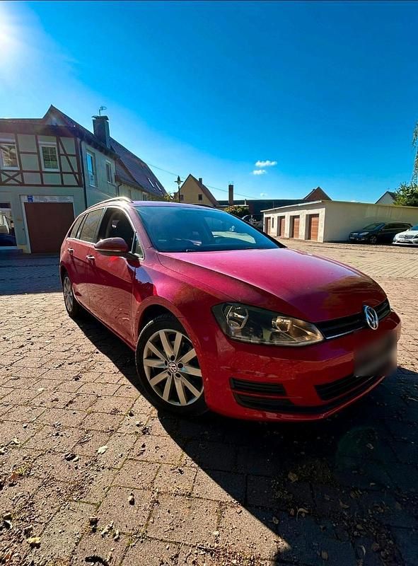 Rot Gebraucht 2014 VW Golf VII Kombi | 7.777 € (Fairer Preis) - Bild 1/4