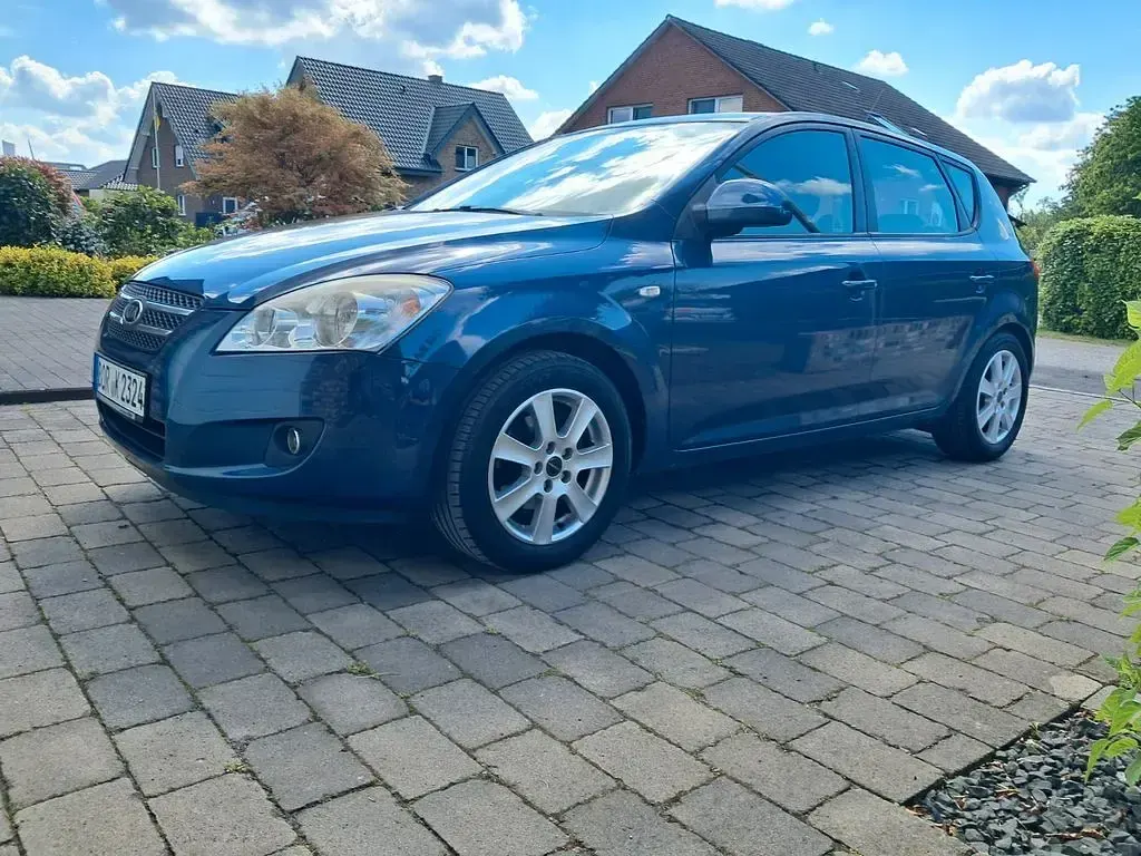 Używany Kia Ceed EX 122 KM (89 kW) 2007 Niebieski Hatchback