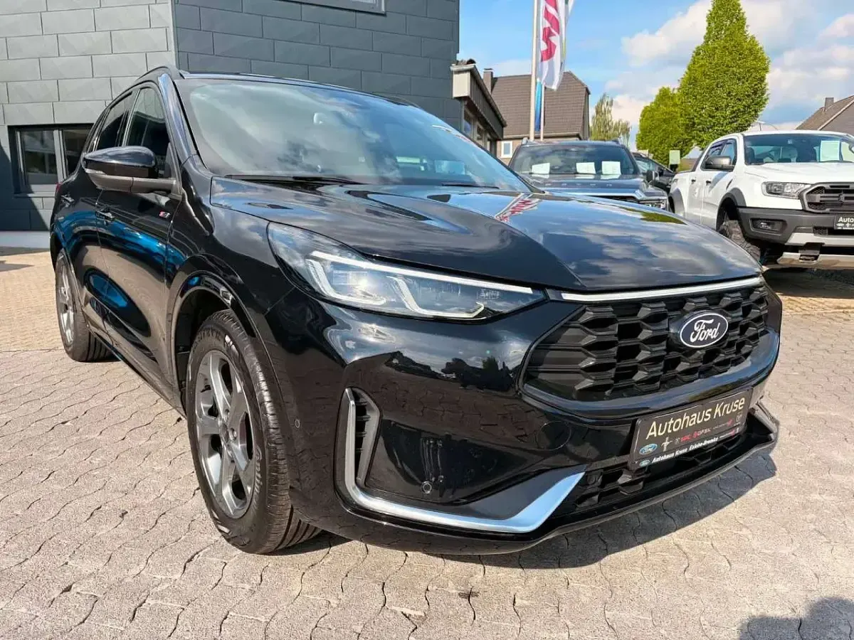 Gebraucht Ford Kuga ST-Line X 151 PS (111 kW) 2025 Agate black SUV