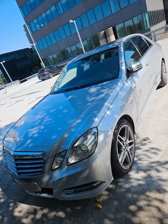 Silber Gebraucht 2011 Mercedes E250 Limousine | 9.999 € (Fairer Preis) - Bild 1/4