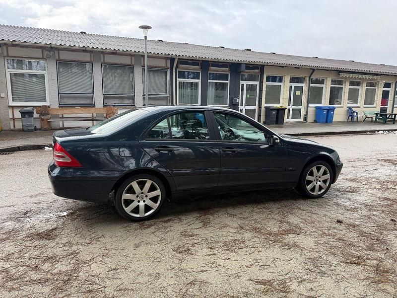 Gebraucht Mercedes C180 143 PS (105 kW) 2004 Schwarz Limousine