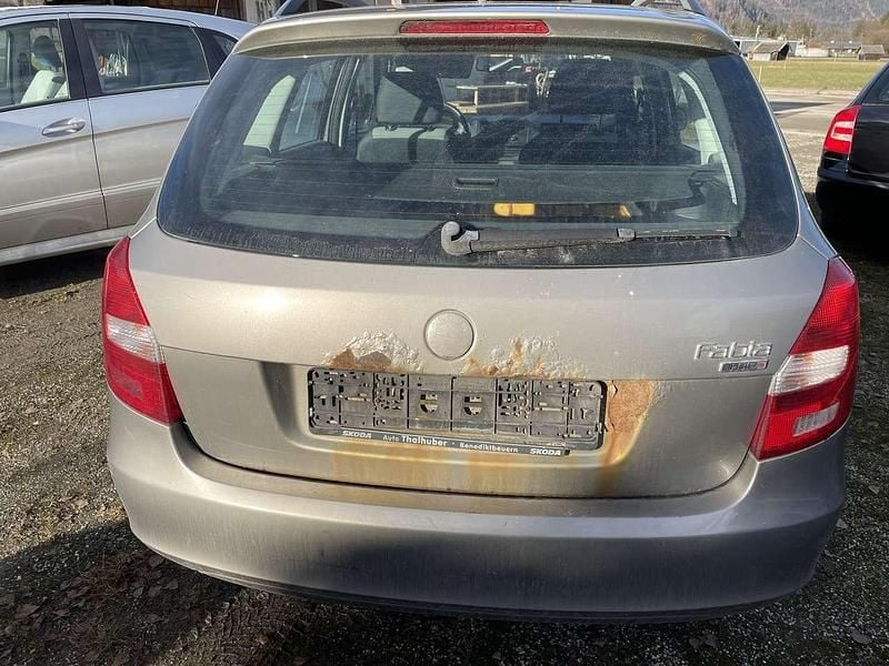 Gebraucht Skoda Fabia Classic 69 PS (50 kW) 2010 Gelb Kombi