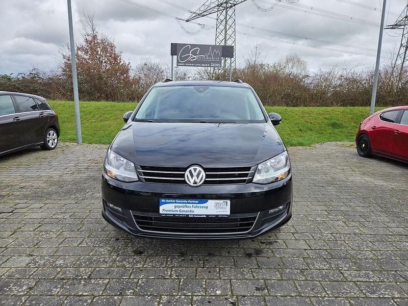 Gebraucht VW Sharan Comfortline 150 PS (110 kW) 2022 Schwarz Van / Kleinbus