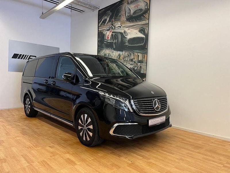Schwarz Gebraucht 2023 Mercedes EQV300 Avantgarde Van / Kleinbus | 44.982 € (Superpreis) - Bild 1/4
