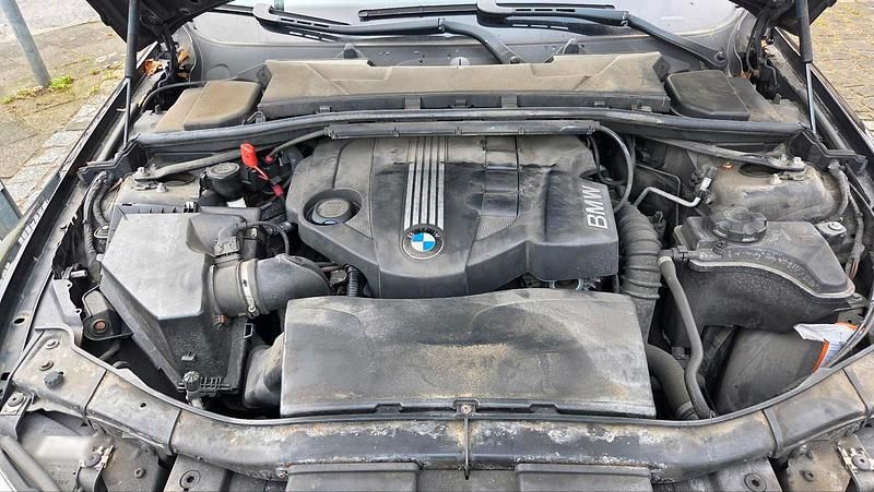 Gebraucht BMW 318 143 PS (105 kW) 2008 Schwarz Limousine