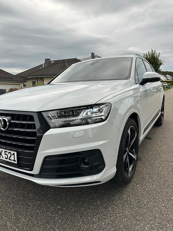 Weiß Gebraucht 2016 Audi Q7 S-Line SUV | 37.800 € (Teuer) - Bild 1/4