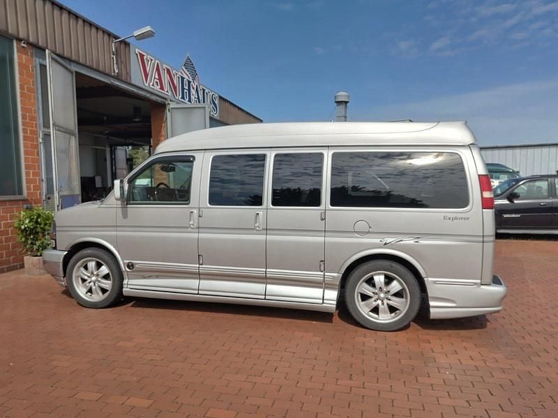 Grau Gebraucht 2005 Chevrolet Express Van / Kleinbus | 23.000 € - Bild 1/4