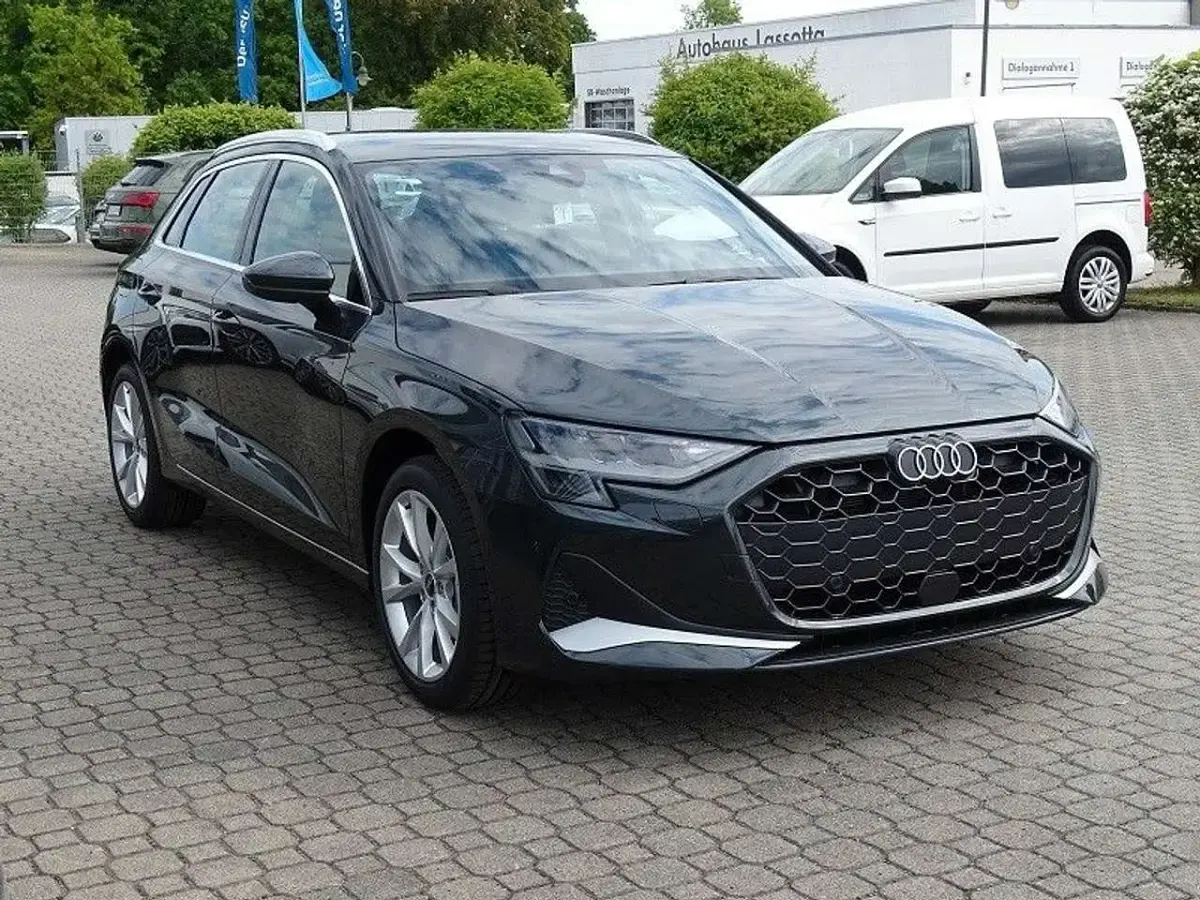 Gebraucht Audi A3 Advanced Plus 150 PS (110 kW) 2025 Grau Limousine