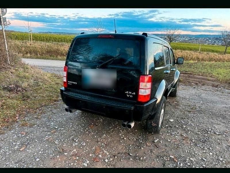 Second-hand Dodge Nitro 177 CP (130 kW) 2008 Negru SUV