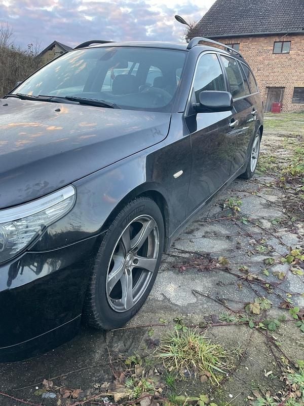 Gebraucht BMW 525 197 PS (144 kW) 2008 Schwarz Kombi