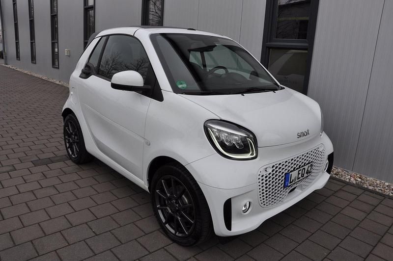 Weiß Gebraucht 2021 Smart ForTwo Electric Drive Brabus Cabrio | 13.200 € (Superpreis) - Bild 1/4