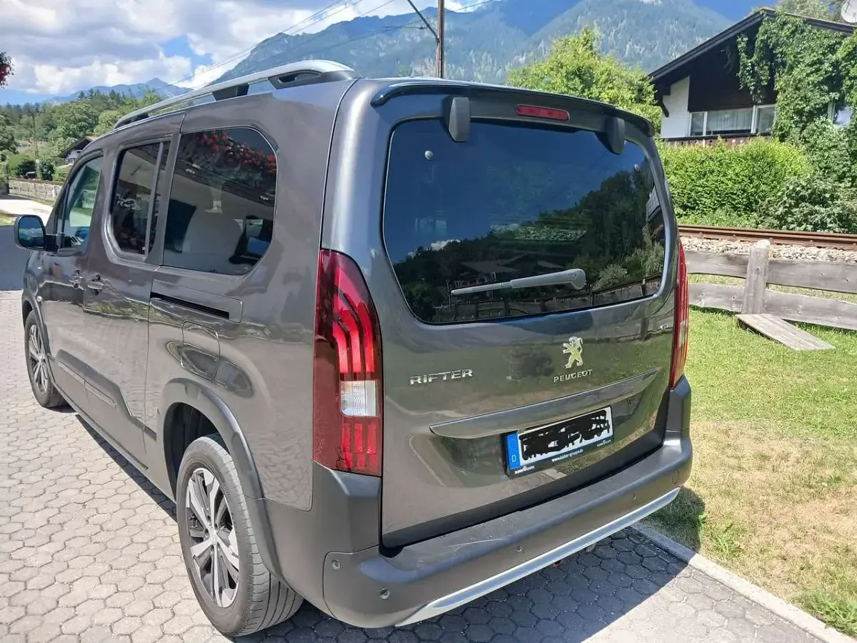 Gebraucht Peugeot Rifter GT 131 PS (96 kW) 2021 Silber Van / Kleinbus