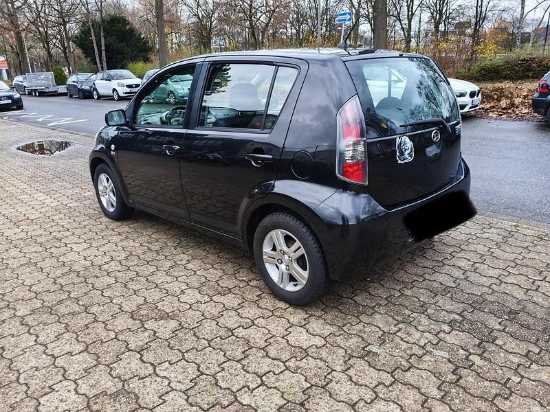 Schwarz Gebraucht 2009 Daihatsu Sirion Kleinwagen | 1.400 € (Fairer Preis) - Bild 1/4