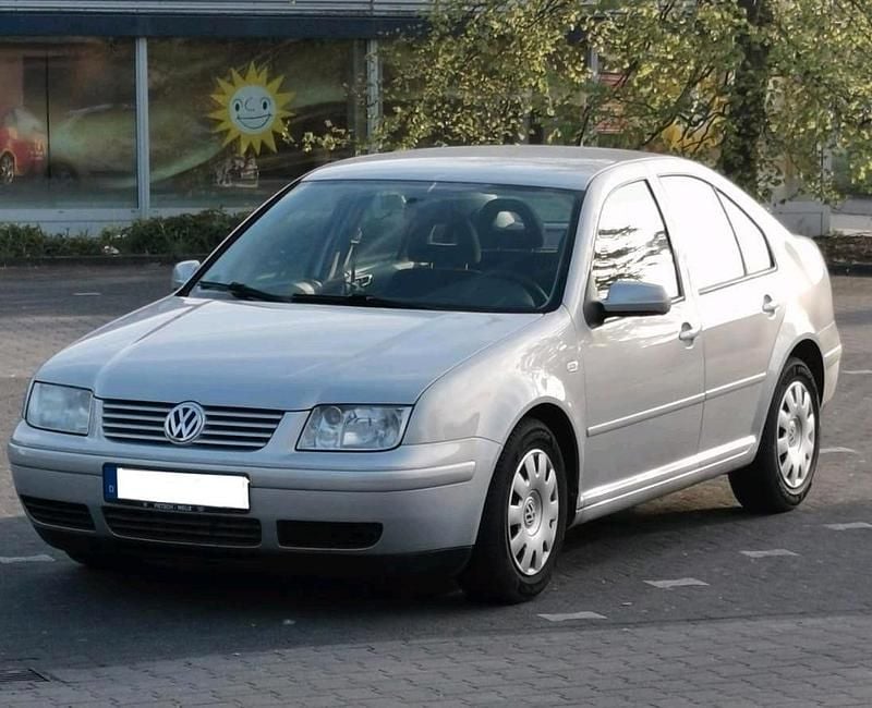 Silber Gebraucht 2000 VW Bora Limousine | 900 € (Superpreis) - Bild 1/4