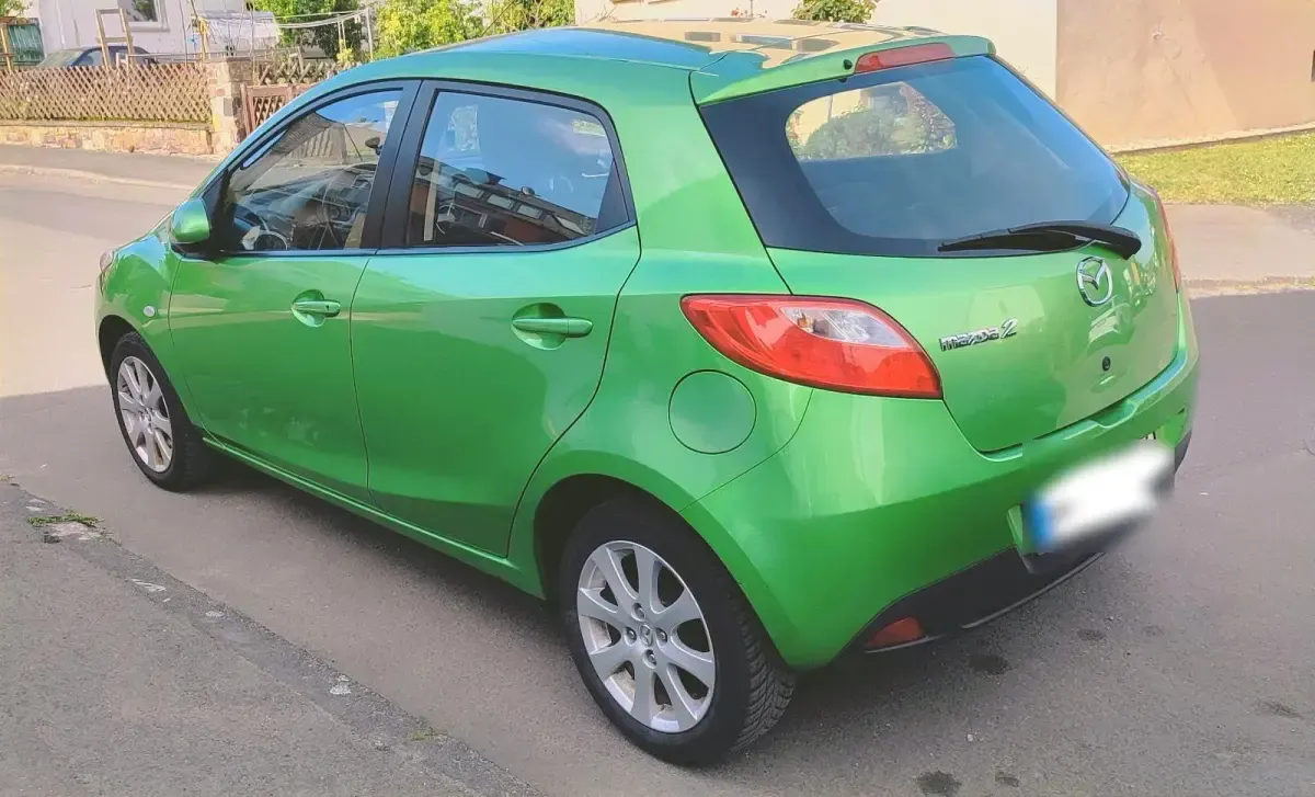 Gebraucht Mazda 2 86 PS (63 kW) 2009 Grün Kleinwagen