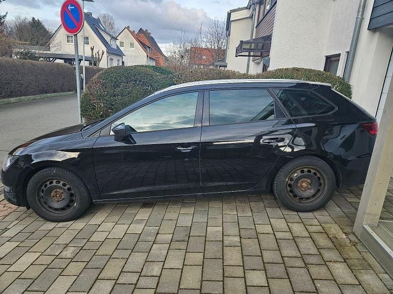 Schwarz Gebraucht 2017 Seat Leon ST FR Kombi | 11.000 € (Guter Preis) - Bild 1/4