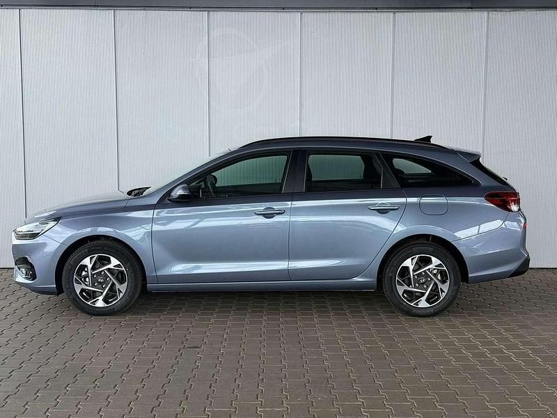 Meta blue metallic Neu 2025 Hyundai i30 Kombi | 22.350 € (Fairer Preis) - Bild 1/4