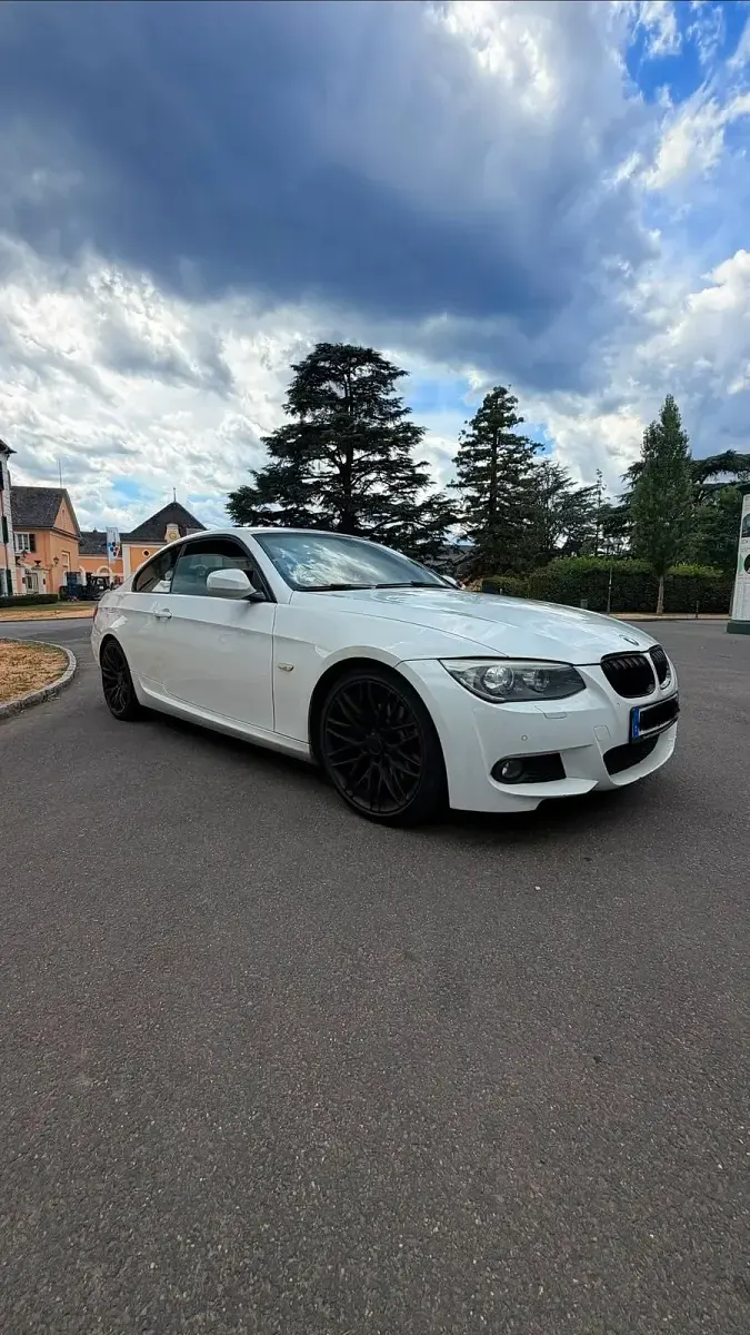 Gebraucht BMW 330 245 PS (180 kW) 2011 Weiß Coupé