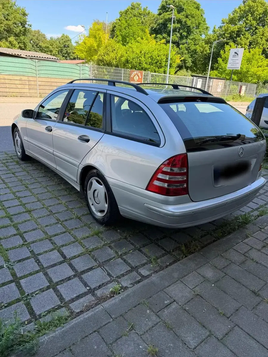 Gebraucht Mercedes 220 150 PS (110 kW) 2007 Silber Kombi