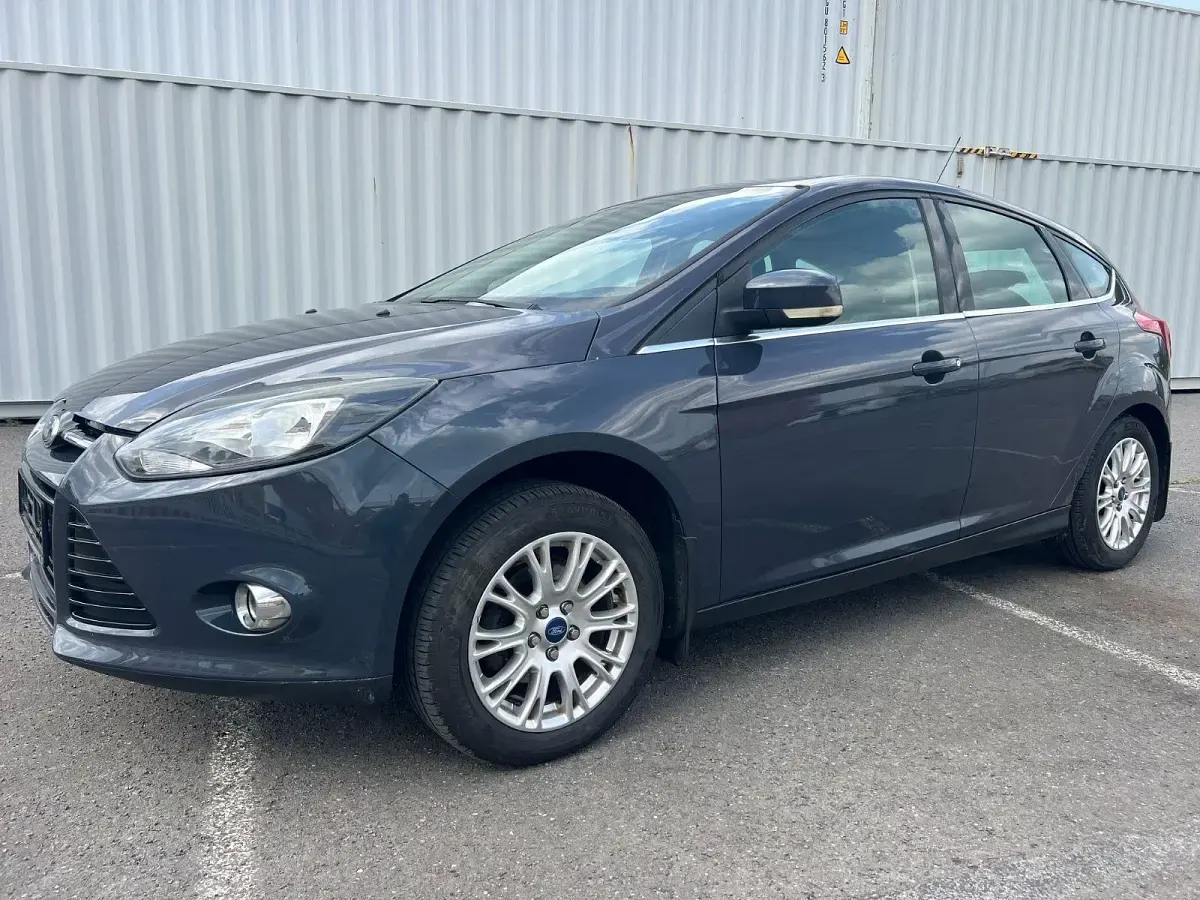 Gebraucht Ford Focus Titanium 125 PS (91 kW) 2011 Grau Limousine
