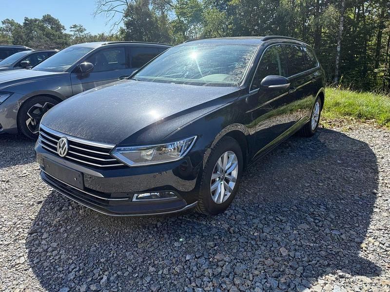 Gebraucht VW Passat Comfortline 150 PS (110 kW) 2017 Schwarz Kombi
