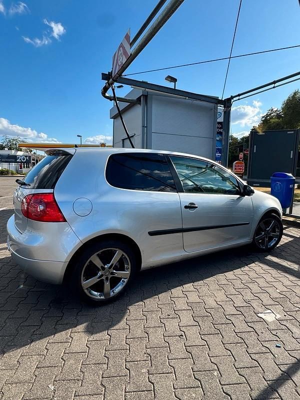 Grau Gebraucht 2007 VW Golf V Coupé | 3.650 € (Fairer Preis) - Bild 1/4
