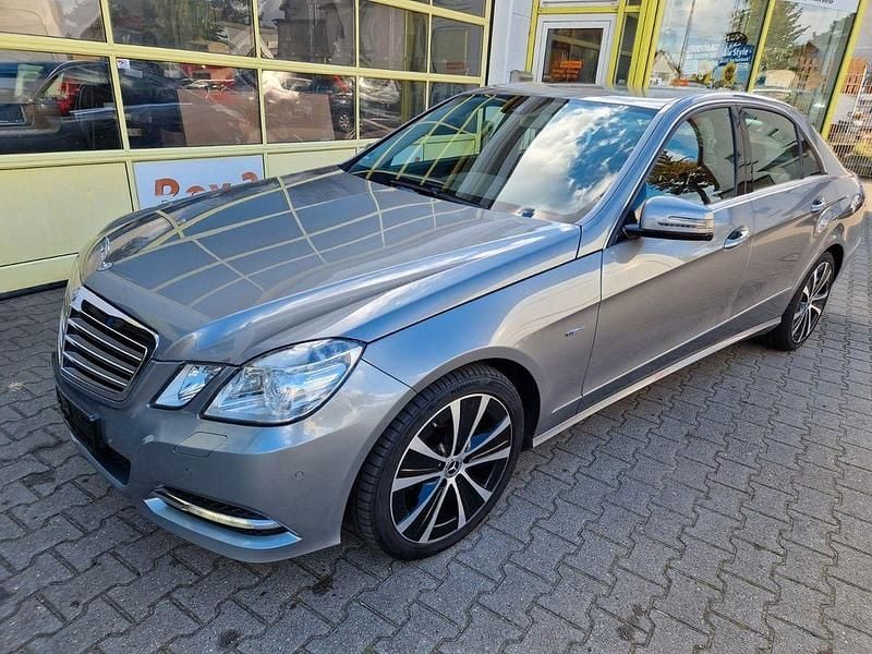Silber Gebraucht 2012 Mercedes E220 Limousine | 11.450 € (Guter Preis) - Bild 1/4