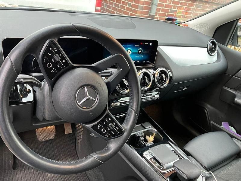 Gebraucht Mercedes B200 150 PS (110 kW) 2019 Silber Van / Kleinbus