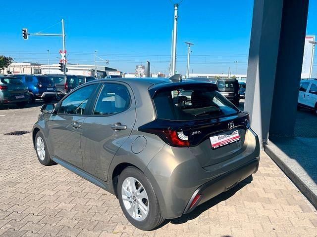 Gebraucht Toyota Yaris Hybrid Comfort 116 PS (85 kW) 2024 Braun Limousine