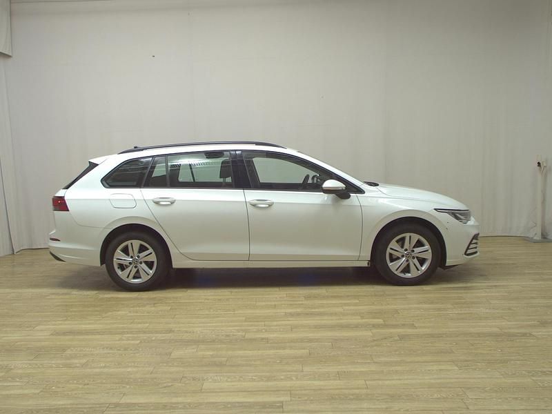 Weiss Gebraucht 2022 VW Golf VIII Life Kombi | 16.880 € (Fairer Preis) - Bild 1/4