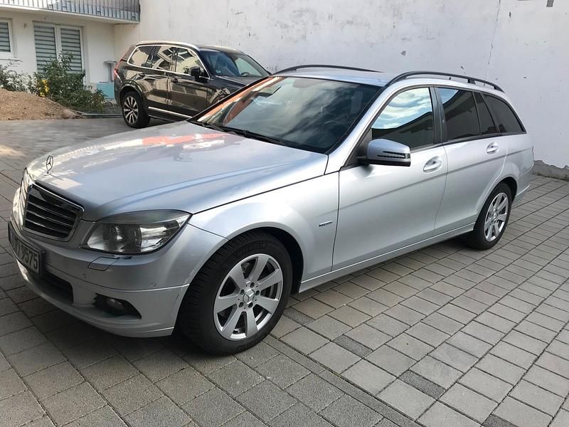 Silber Gebraucht 2010 Mercedes C220 Kombi | 4.750 € - Bild 1/4
