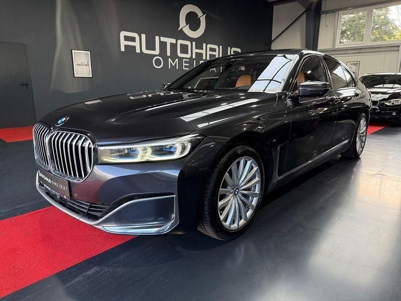 Grau Gebraucht 2019 BMW 750 Performance Limousine | 38.700 € (Superpreis) - Bild 1/4