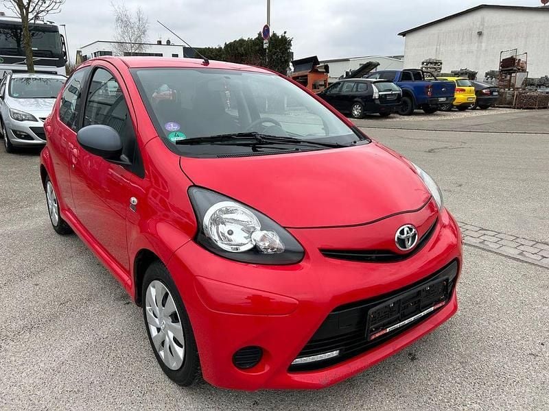 Gebraucht Toyota Aygo Cool 68 PS (50 kW) 2014 Rot Kleinwagen
