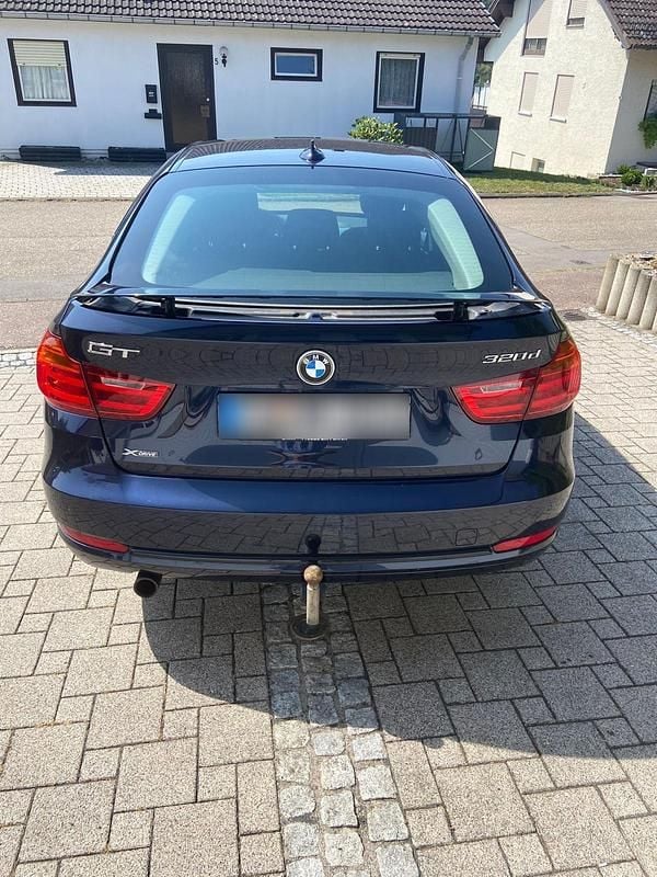 Gebraucht BMW 320 184 PS (135 kW) 2014 Blau Limousine