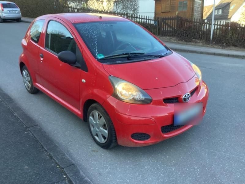 Gebraucht Toyota Aygo 68 PS (50 kW) 2009 Rot Kleinwagen