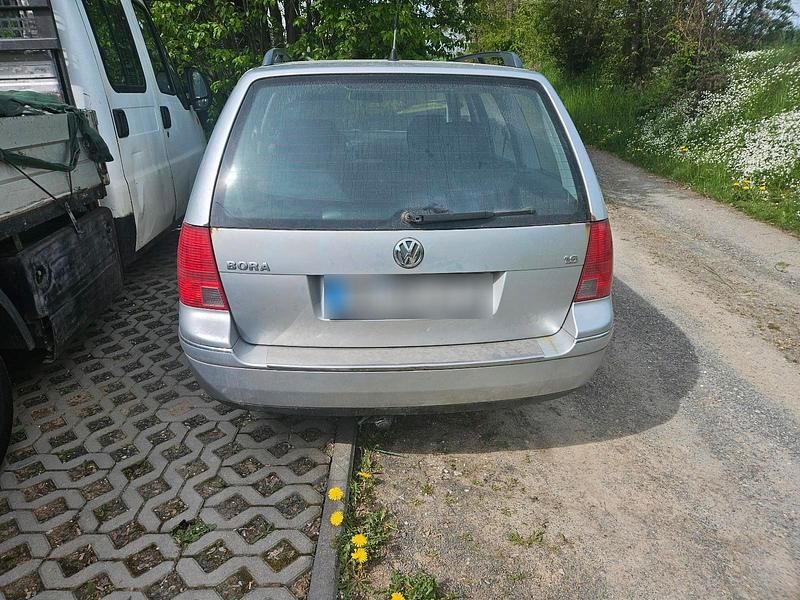 Second-hand VW Bora 104 CP (76 kW) 2002 Argintiu Break
