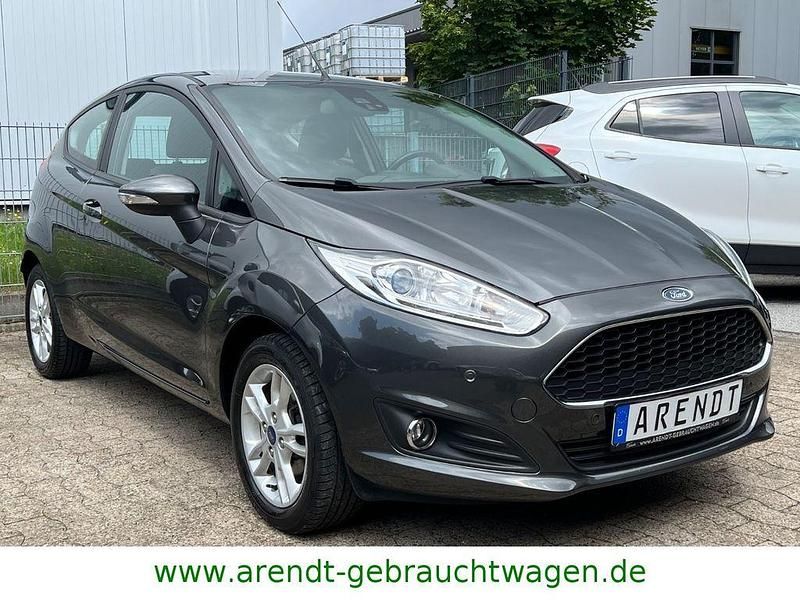 Gebraucht Ford Fiesta Celebration 101 PS (74 kW) 2017 Grau Kleinwagen
